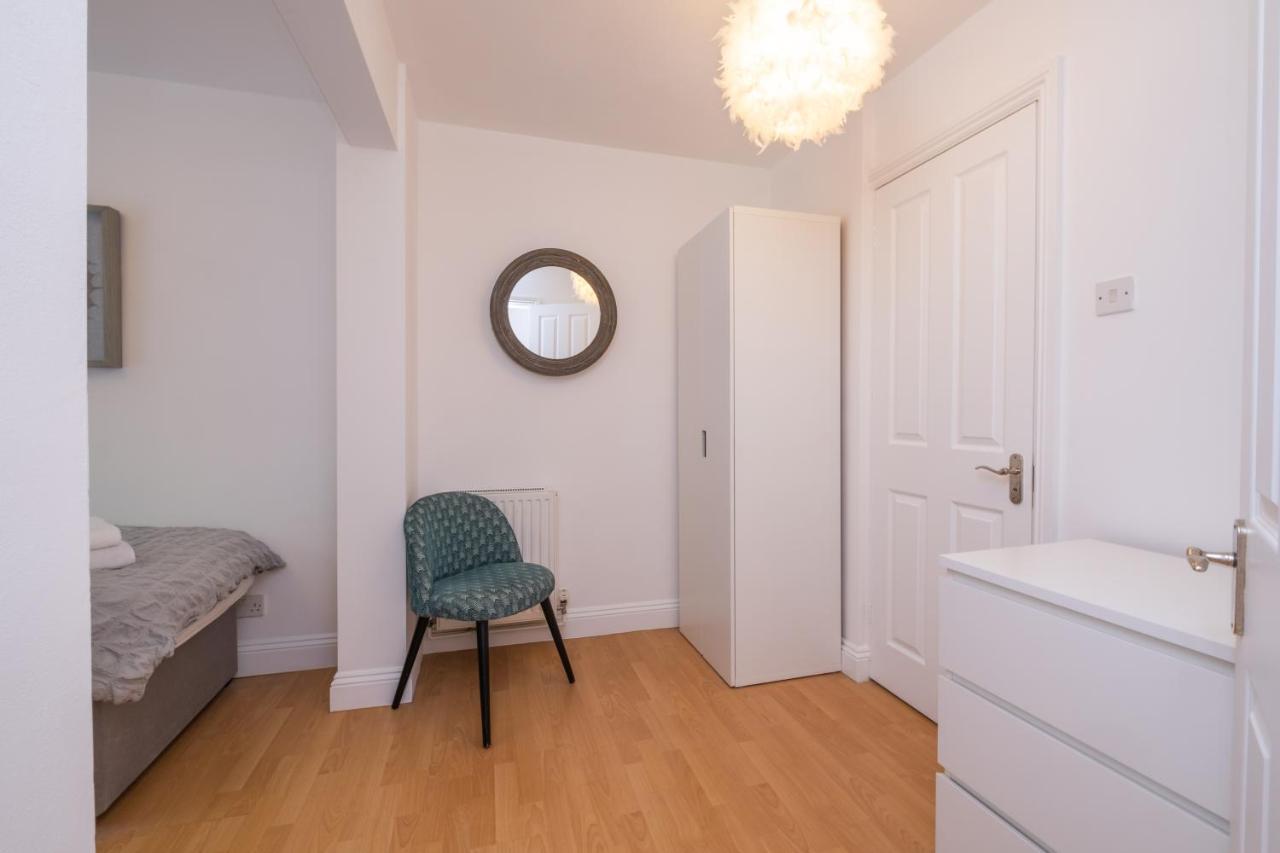 Modern Apt Near Gardens With Large Decking Area - Vivre Retreats Bournemouth Exterior photo